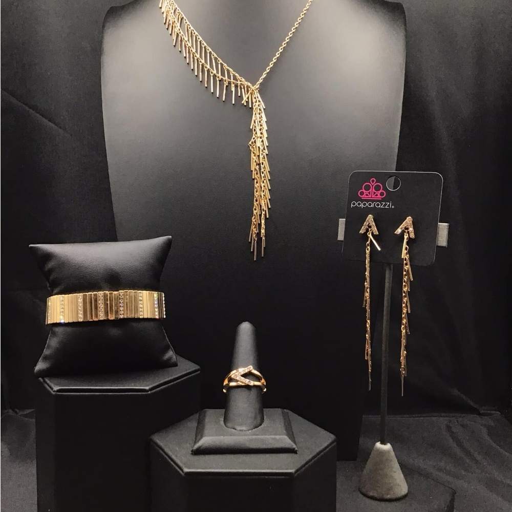 Paparazzi Elegant Gold Necklace with Earrings
